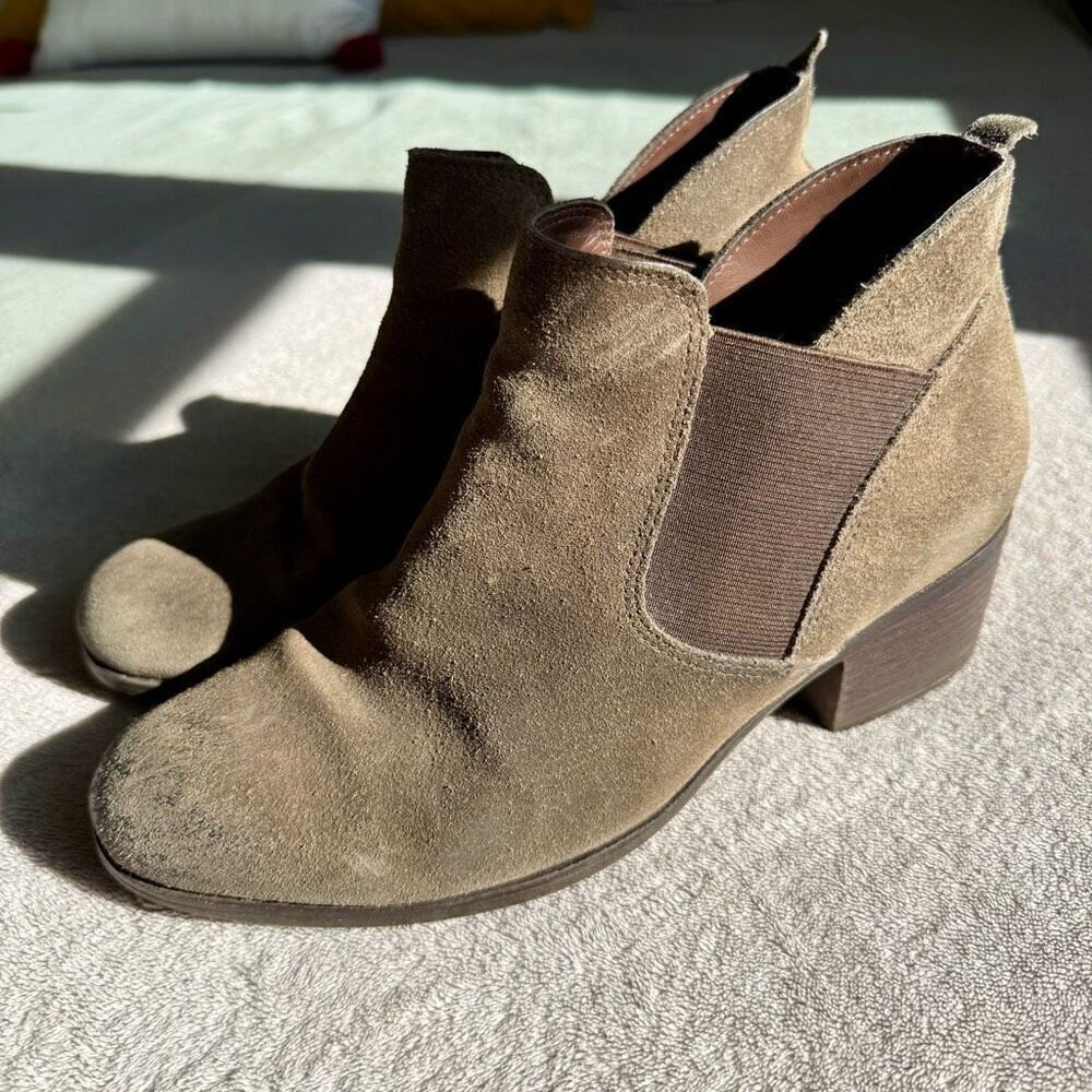 Rockport Women’s Dani Grey Suede Chelsea Ankle Boots